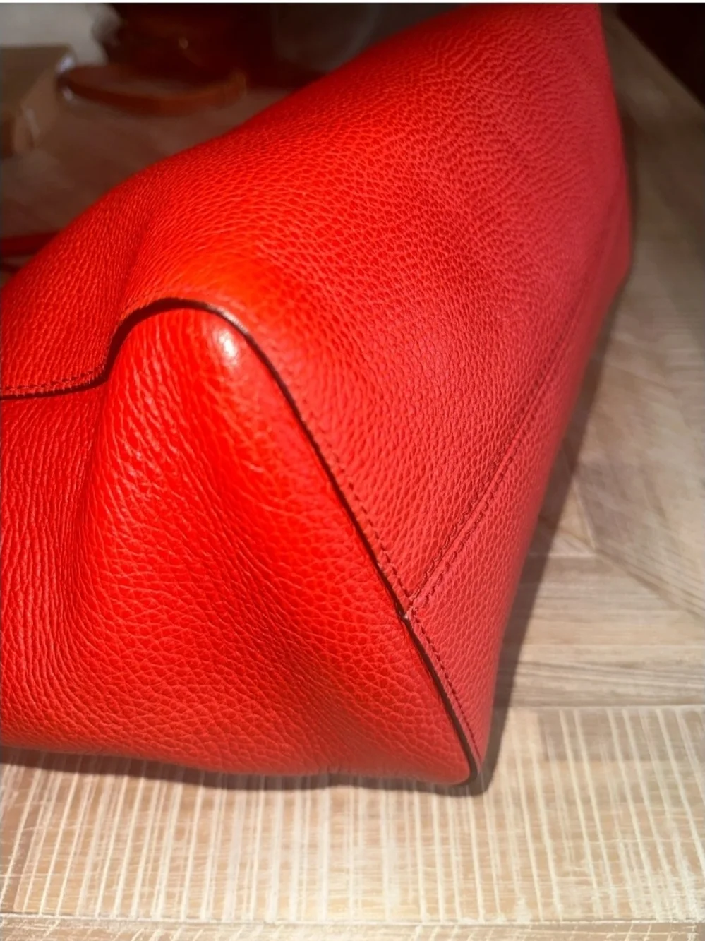 Authenticated Gucci Red Leather Large Swing Tote - Picture 5 of 14